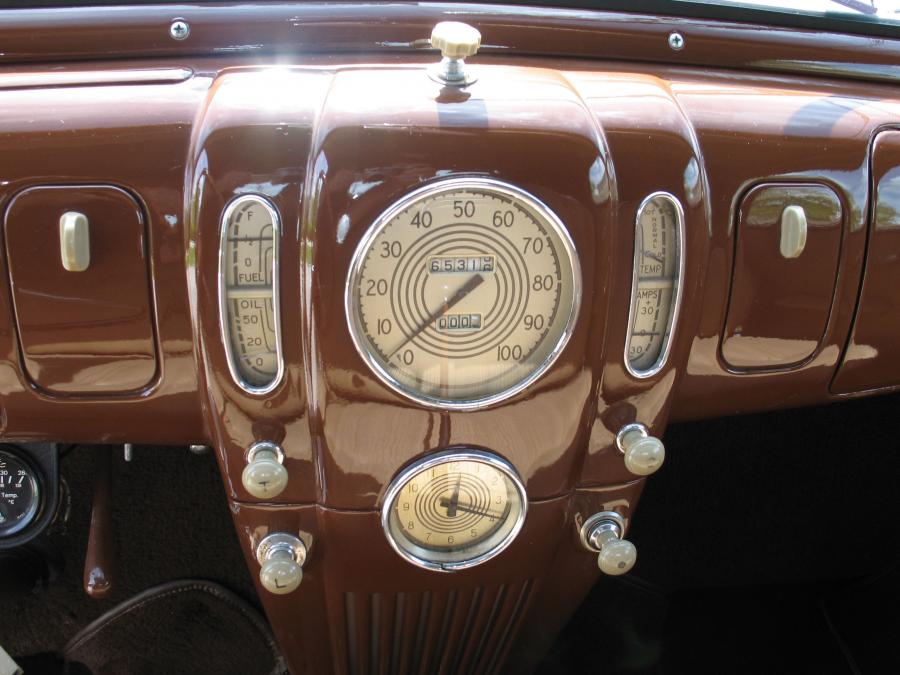 Панель приборов Lincoln Zephyr Coupe (HB-720) 1937 года  (фото 28 из 46)